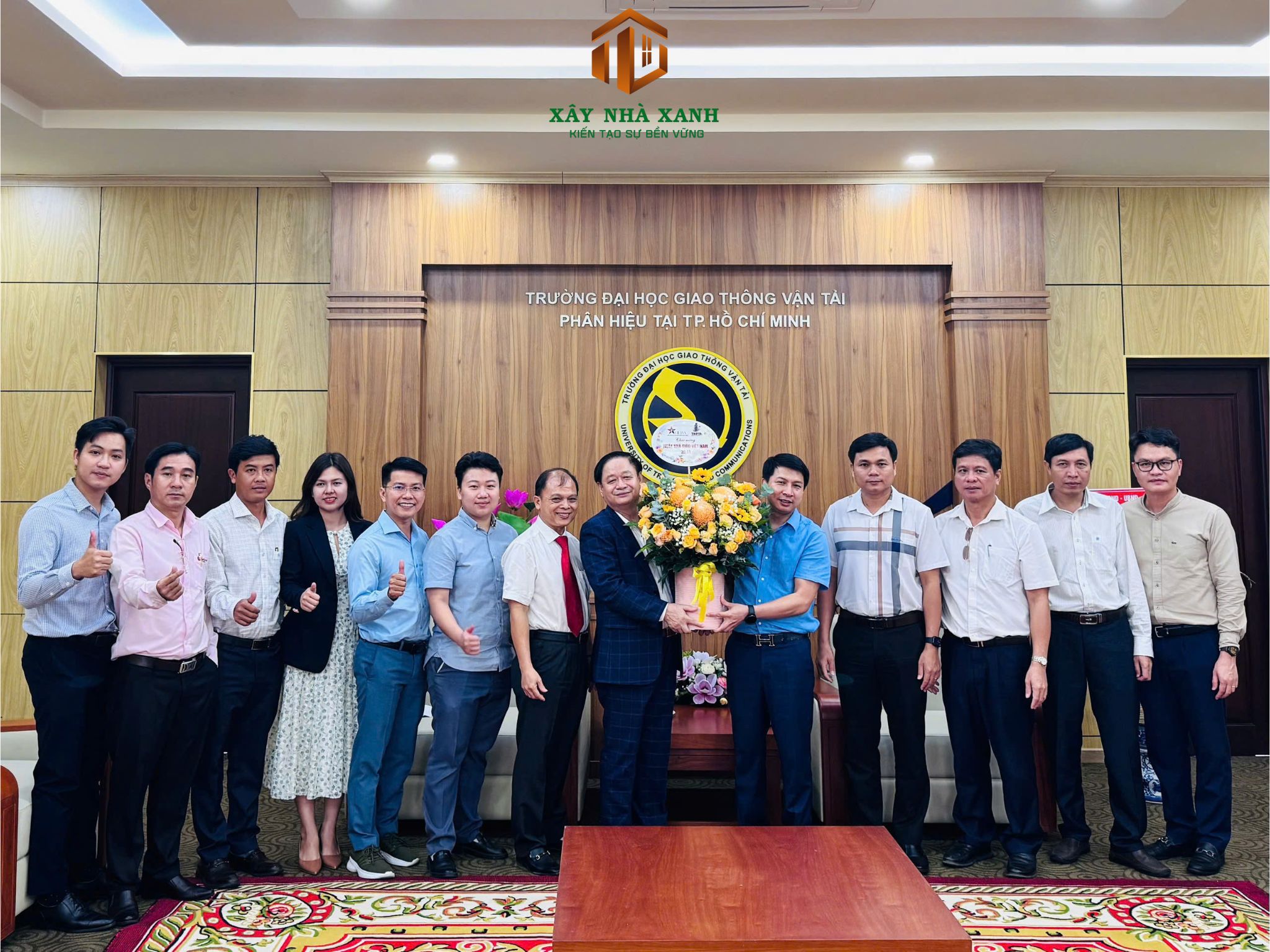 xây nhà xanh cùng ban giám hiệu trường đại học giao thông vận tải nhân ngày 20/11 20-11